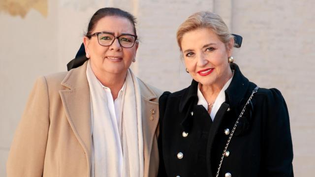 María del Monte junto a su mujer, Inmaculada Casal, en un acto público en noviembre de 2024, en Sevilla.