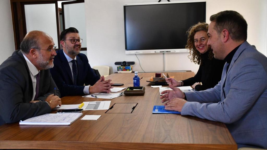 Reunión de ANPE con la Junta.