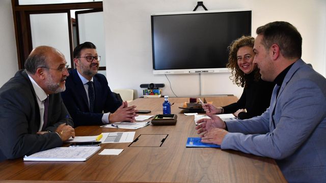 Reunión de ANPE con la Junta.