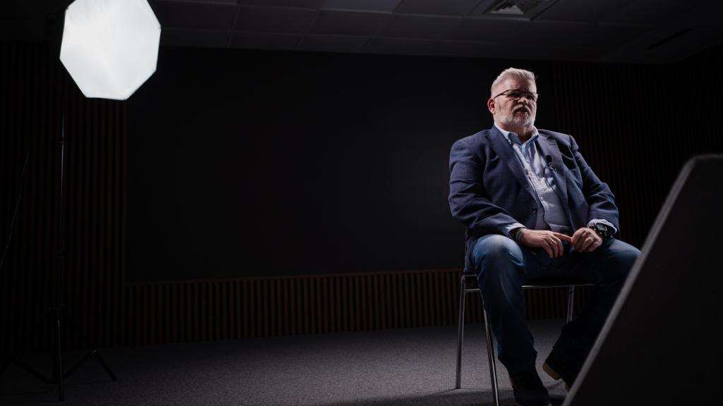 Gómez entró en el CNI a través de la Armada, a la que accedió en los años 80.