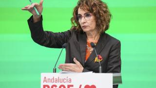 María Jesús Montero, vicepresidenta de Hacienda y líder del PSOE-A, durante una rueda de prensa en Sevilla.