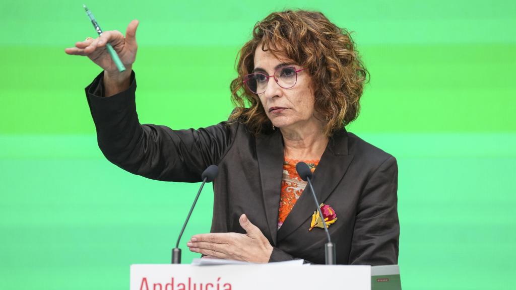 María Jesús Montero, vicepresidenta de Hacienda y líder del PSOE-A, este viernes, en una rueda de prensa en Sevilla.