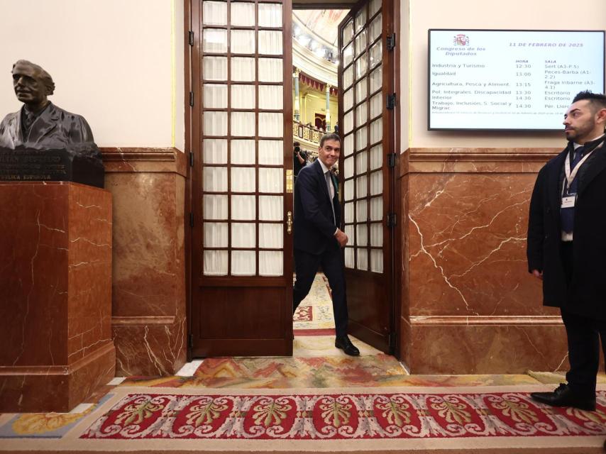 Pedro Sánchez abandona la sesión de control al Gobierno del pasado 12 de febrero en el Congreso de los Diputados.