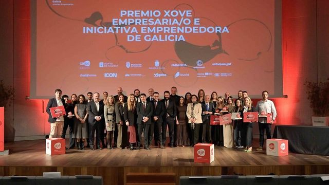 Foto de familia de los premios Aje Galicia 2025