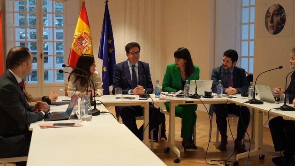 La AESIA celebra su primera reunión presencial en A Coruña, en la que han participado el ministro para la Transformación Digital y de la Función Pública, Óscar López, la secretaria de Estado de Digitalización e Inteligencia Artificial y presidenta de la Agencia, María González Veracruz, y la alcaldesa, Inés Rey.
