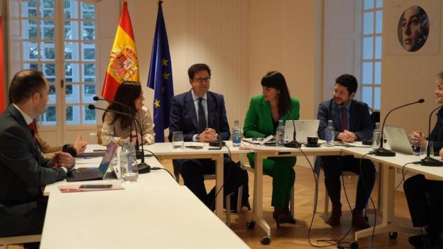 La AESIA celebra su primera reunión presencial en A Coruña, en la que han participado el ministro para la Transformación Digital y de la Función Pública, Óscar López, la secretaria de Estado de Digitalización e Inteligencia Artificial y presidenta de la Agencia, María González Veracruz, y la alcaldesa, Inés Rey.