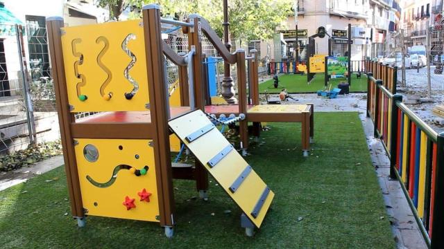 Imagen del área infantil de la Plaza de la Alfalfa en Sevilla.