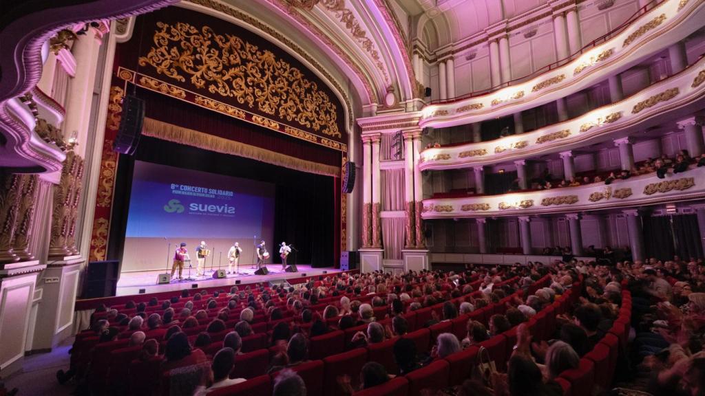 Música, humor y emoción: Así fue el concierto solidario de Suevia en Vigo.