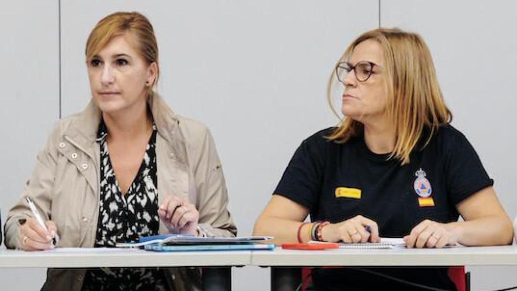Salomé Pradas y Pilar Bernabé, durante los días posteriores a la dana. EP