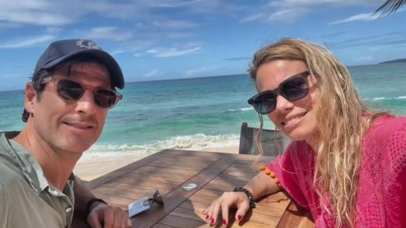 Carla Goyanes y su marido, Jorge Benguría, han viajado a las Antillas menores para disfrutar de unos días de descanso.