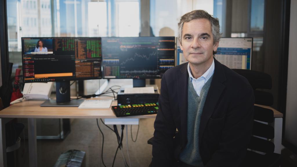 Luis Urquijo posa para la entrevista.