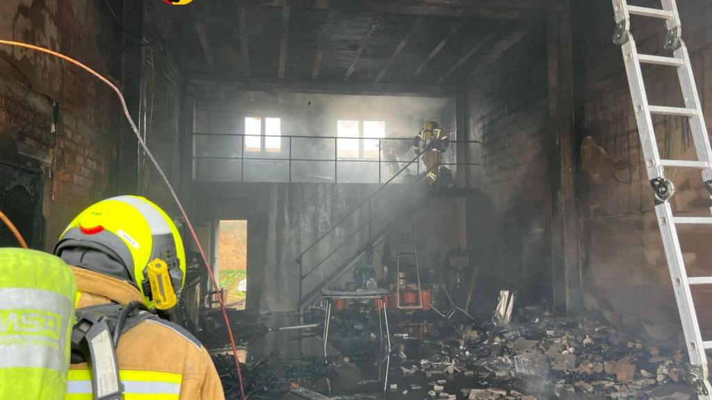 Los Bomberos, durante la intervención.