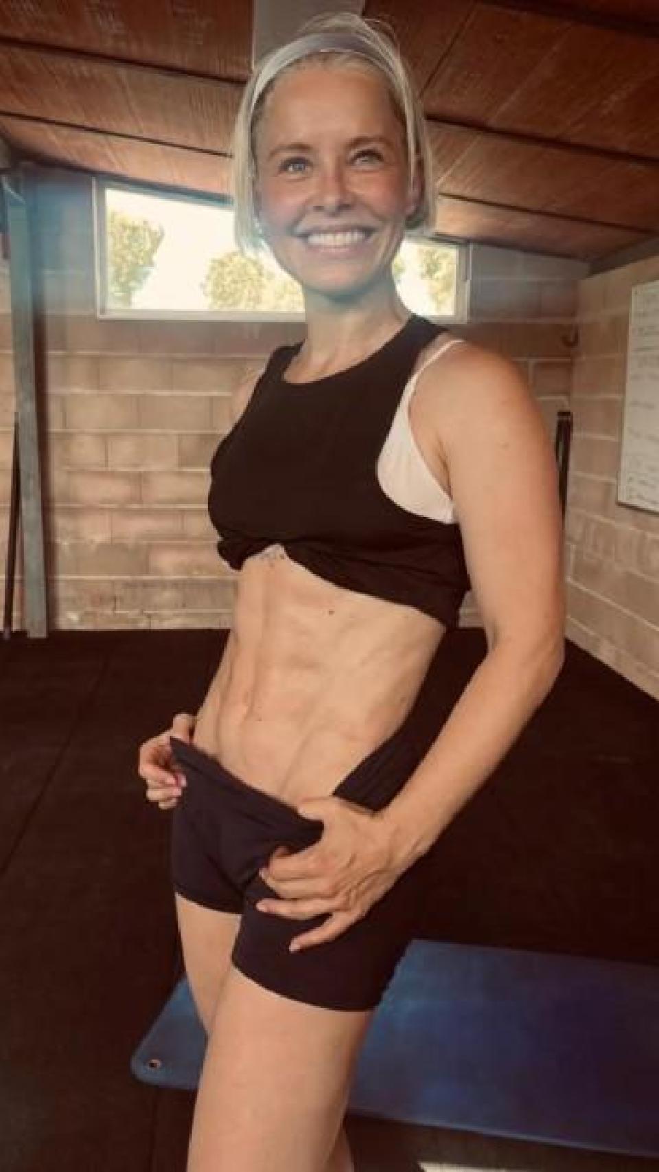 La cantante presume de unos abdominales de infarto.