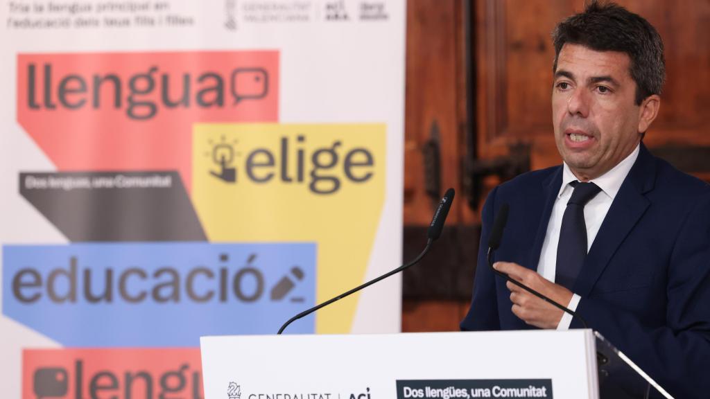 Mazón, durante la presentación de la consulta. EE