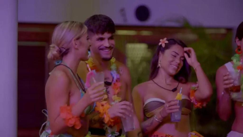 Imagen de una de las fiestas en 'La isla de las tentaciones'.