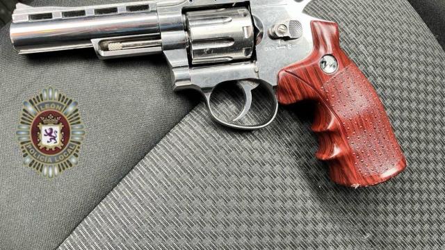 Pistola incautada al detenido en León