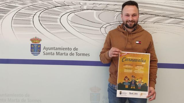 El concejal de Juventud del Ayuntamiento de Santa Marta de Tormes, Norberto Flores, presenta el programa de Carnaval