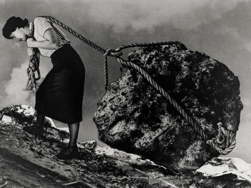 Grete Stern, 'Sueño n.º 15: Sin título, de la serie «Los Sueños»', fotomontajes. Buenos Aires,1949. Foto: Grete Stern. Archivo Grete Stern. (Gentileza Galería Jorge Mara -La Ruche)Foto: © Institut Valencià d’Art Modern, IVAM (Photo Juan García Rosell, IVAM)