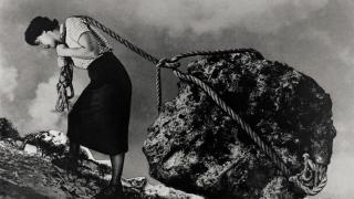 Grete Stern, 'Sueño n.º 15: Sin título, de la serie «Los Sueños»', fotomontajes. Buenos Aires,1949. Foto: Grete Stern. Archivo Grete Stern. (Gentileza Galería Jorge Mara -La Ruche)Foto: © Institut Valencià d’Art Modern, IVAM (Photo Juan García Rosell, IVAM)