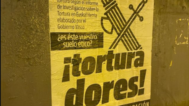 Carteles del metro de Getxo (Vizcaya) señalando a la Guardia Civil.