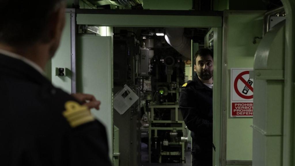 Pasillo central del submarino S-81 Isaac Peral