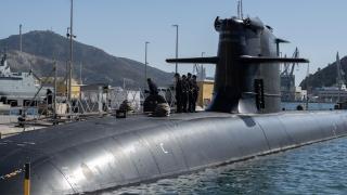 Tripulación del S-81 en la cubierta del submarino