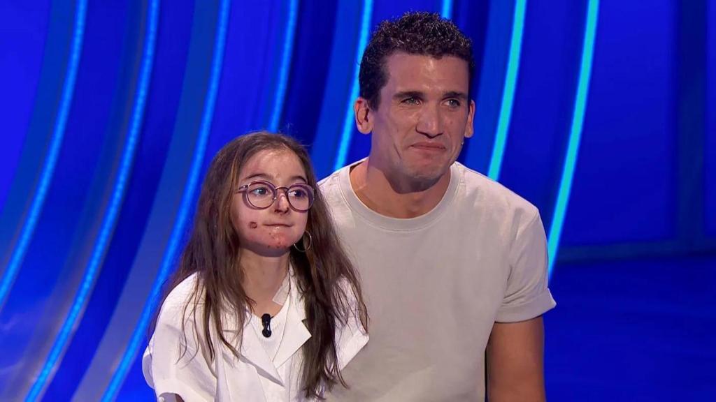 Jaime Lorente y Andra en 'Hay una cosa que te quiero decir'.