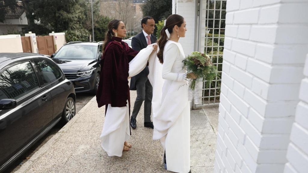 Almudena Montejo Elorza, la novia, a su entrada a la iglesia.