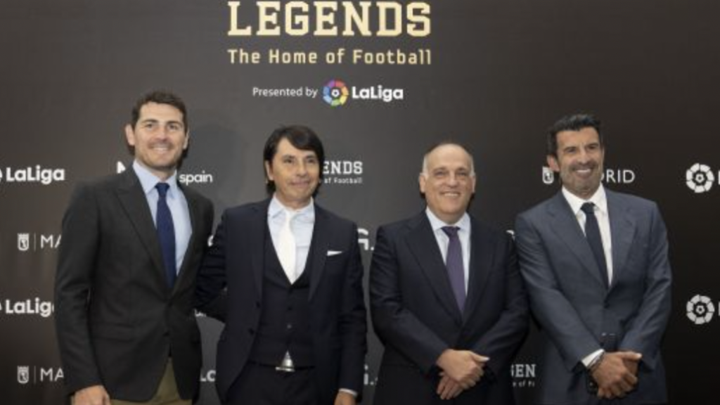 Iker Casillas, Marcelo Ordás, Javier Tebas y Luis Figo en el Museo Legends de LaLiga.