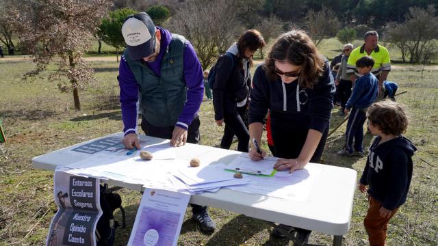 Padres del CEIP María Teresa Íñigo de Toro organizan una recogida de firmas para pedir la mejora del entorno del centro