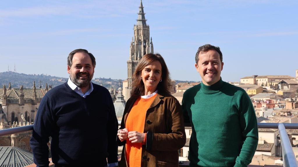 Carmen Fúnez, este domingo en Toledo junto a Paco Núñez y Carlos Velázquez.
