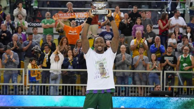 Kendrick Perry, con el torneo como MVP de la final de la Copa del Rey.
