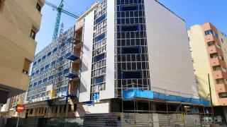 Imagen del estado de las obras del nuevo hotel de 4 estrellas que toma forma en el barrio de El Perchel, en Málaga capital.