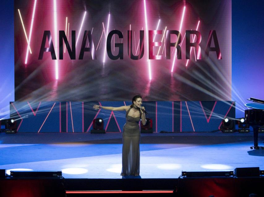 Ana Guerra durante su actuación en la gala de las Top100