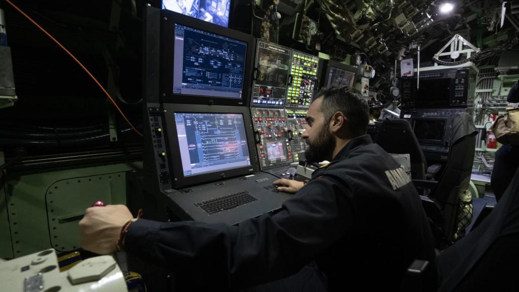 El teniente de navío Antonio Simón a los mandos del S-81 Isaac Peral