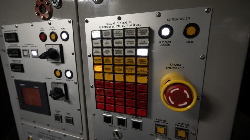 Detalle de controles del Isaac Peral.