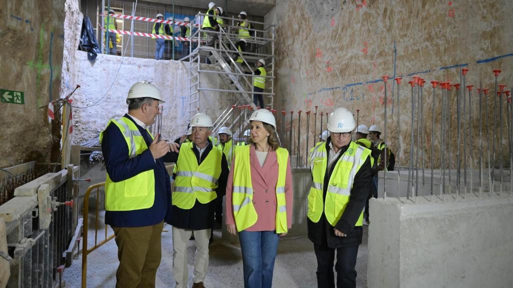 La alcaldesa de Valencia, María José Catalá, visita junto al Conseller de Infraestructuras, Vicente Martínez Mus, las obras de la conexión subterránea entre las estaciones de Alacant y Xàtiva de Metrovalencia. EE