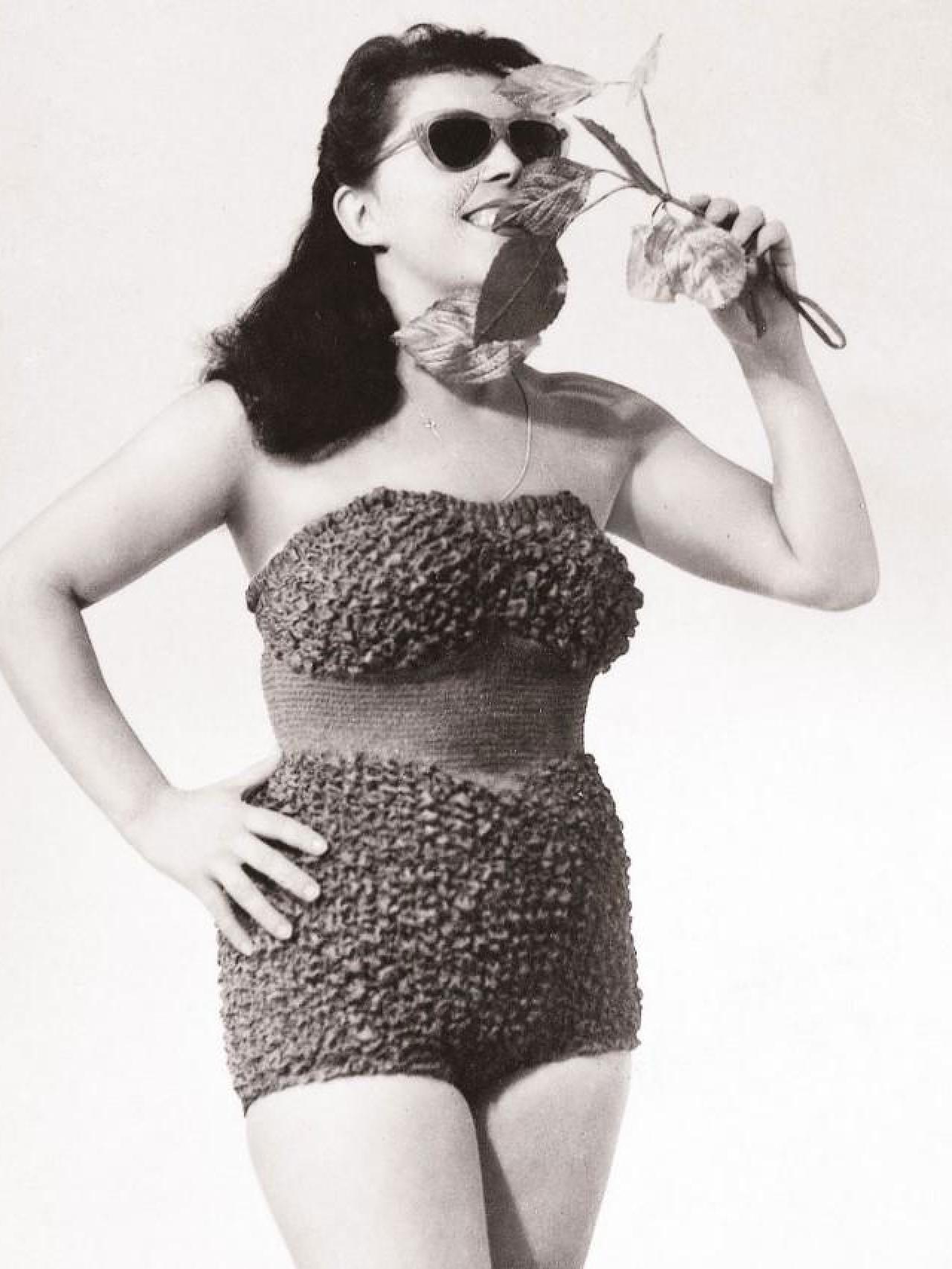 Dolores Cortés posa con su revolucionario bañador