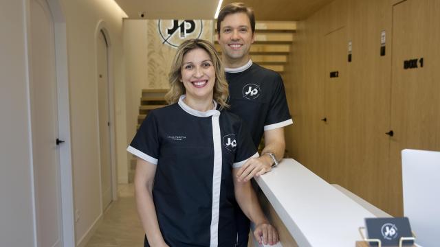 El Dr. Javier Julien y la Dra. Lucía Pastoriza en Julien y Pastoriza Clínica Dental