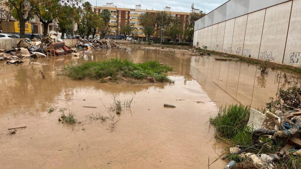 Exterior de la empresa tres meses después de la riada. EE