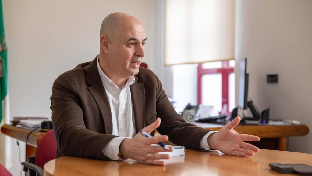 El alcalde de Fuensalida gesticula durante una de sus respuestas.