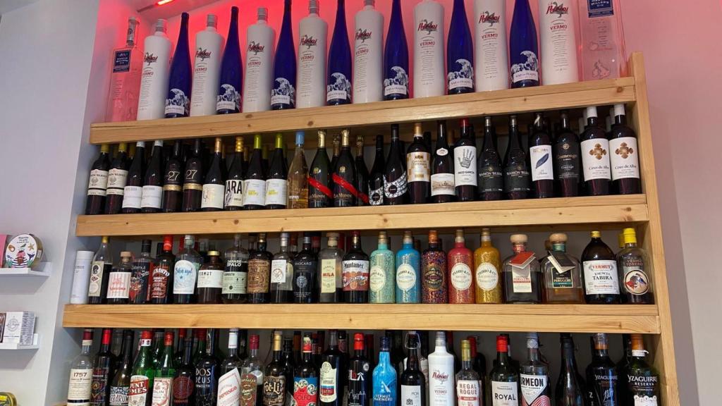 Estantería de bebidas.