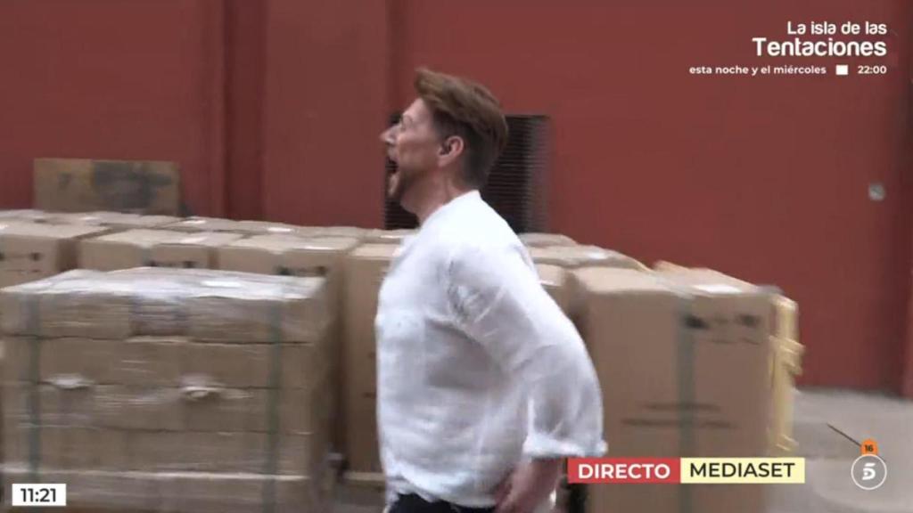 Carlos Latre, a la carrera y gritando por las instalaciones de Fuencarral a lo Montoya.