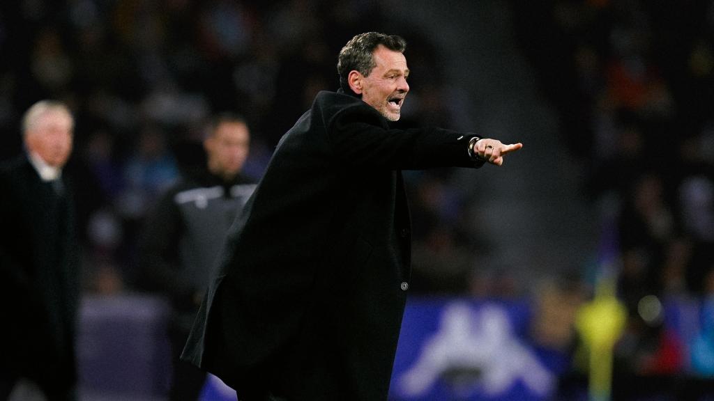 Diego Cocca dirigiendo un partido del Real Valladolid