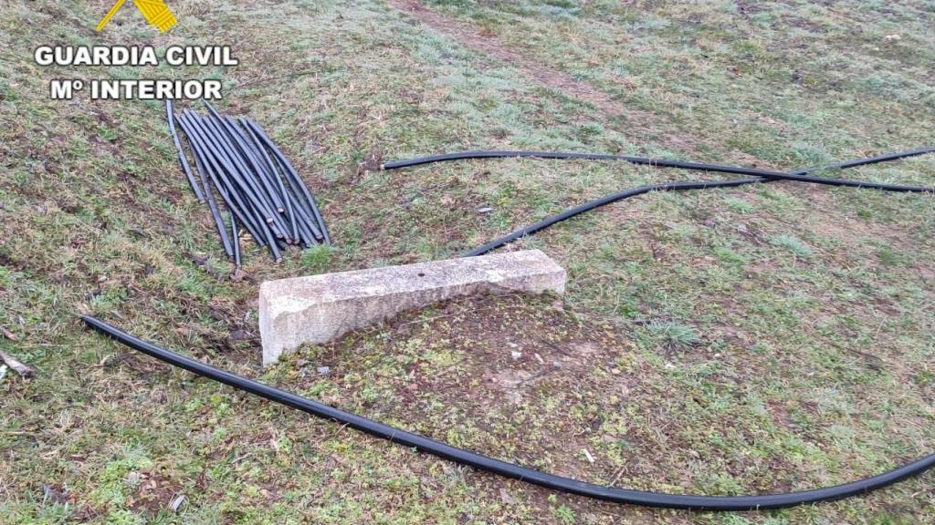 Cuatro detenidos por sustracción cable telefónico y pertenencia a grupo criminal.