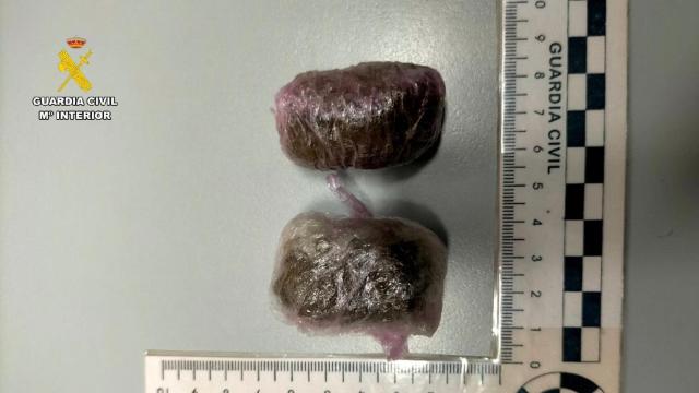 Las dos bellotas encontradas en el interior del cuerpo de un preso en la cárcel de Dueñas