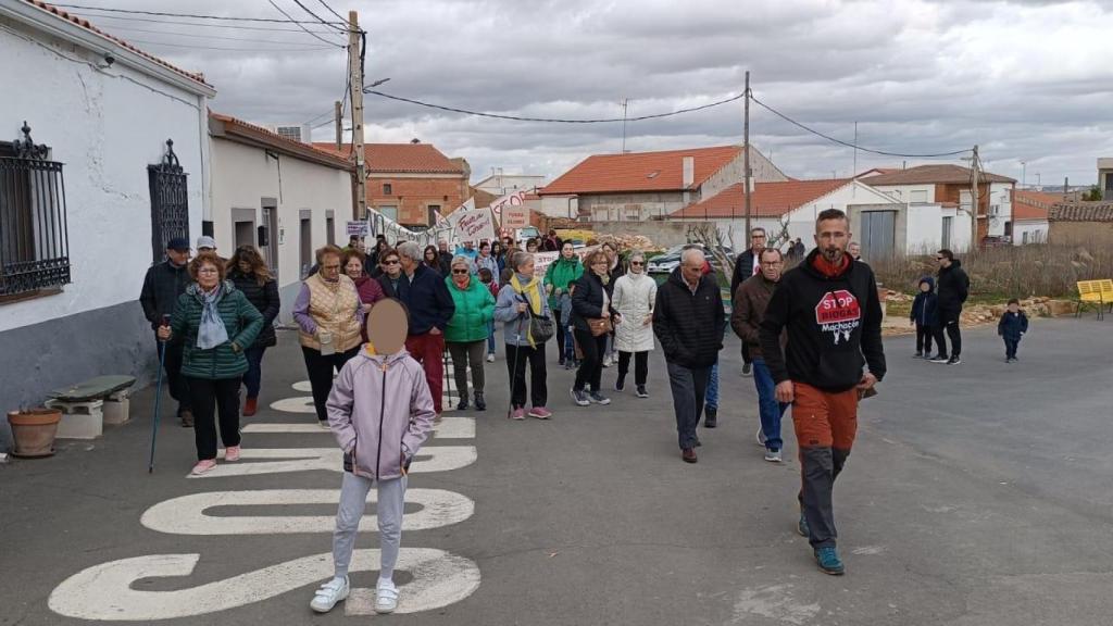 Un centenar de vecinos de Machacón rechazan la construcción de una planta de biometano