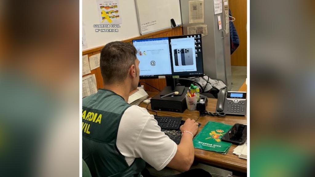 Un agente de la Guardia Civil