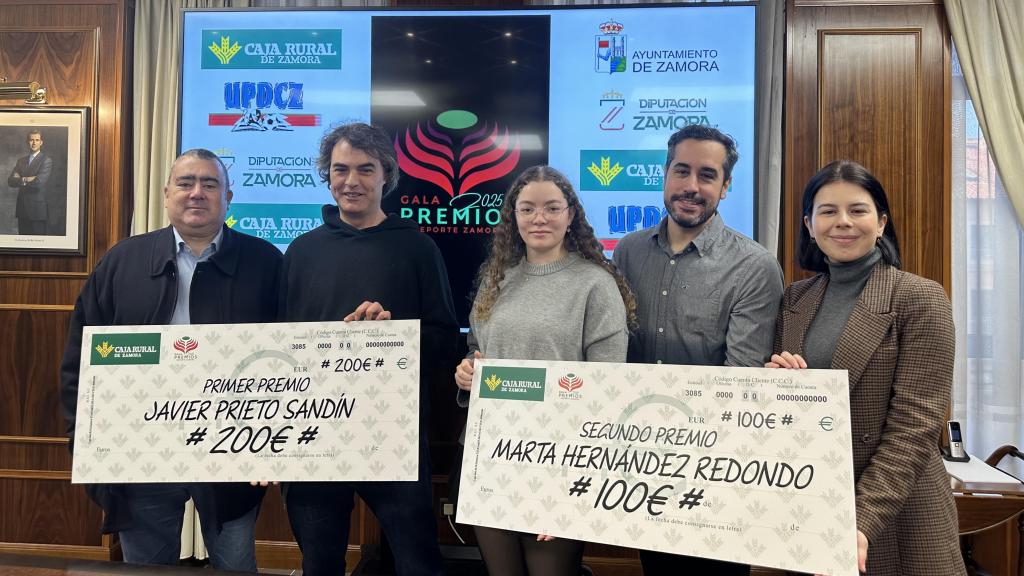 Entrega de premios a los diseños elegidos para la II Gala del Deporte