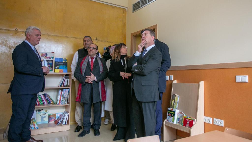 Page en la reapertura del Colegio Rural Agrupado 'Duques de Pastrana' en Escariche (Guadalajara). Foto: JCCM.